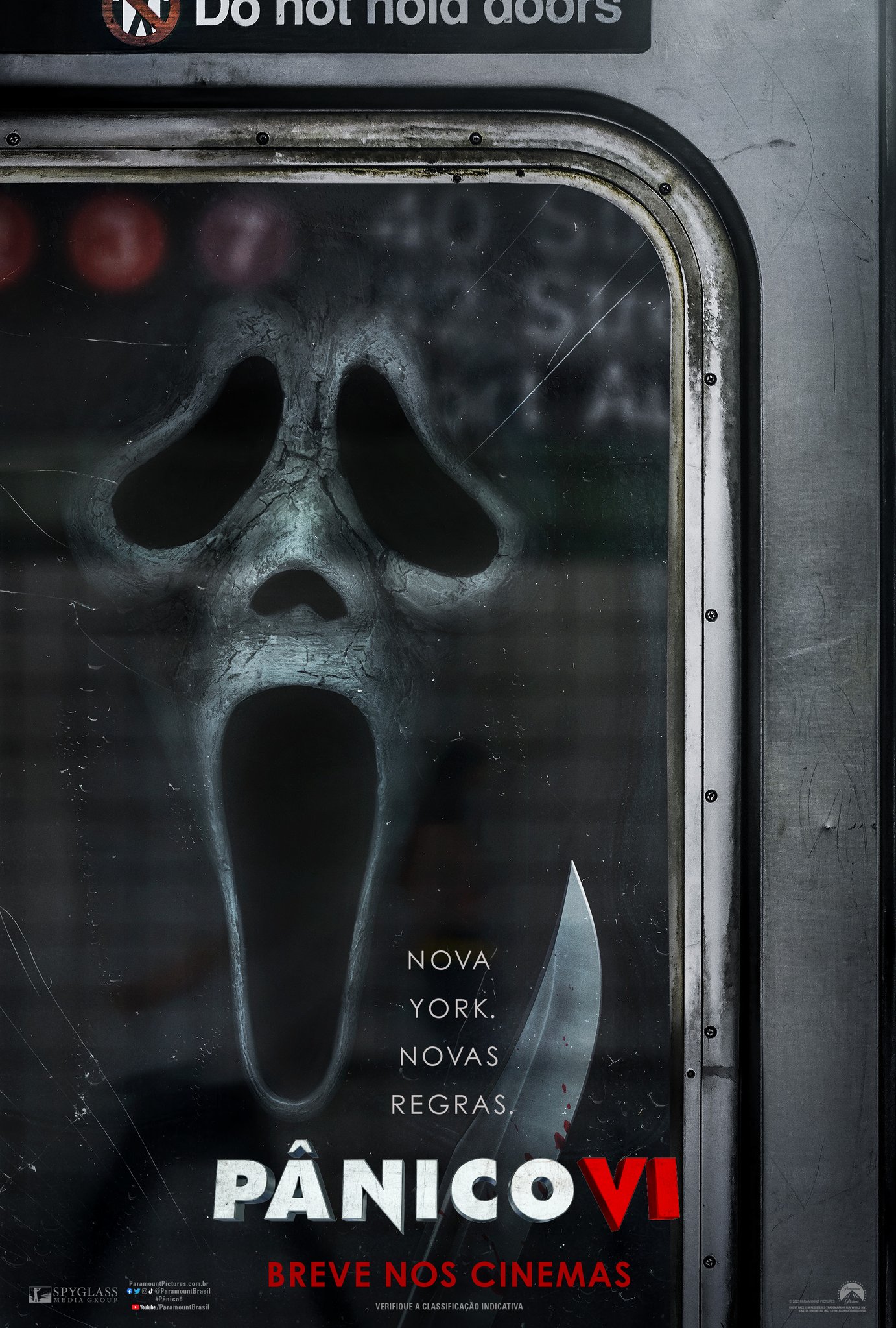 Novo pôster de Pânico VI, divulgado pela Paramount Pictures, mostra Ghostface aterrorizando no metrô de Nova York.