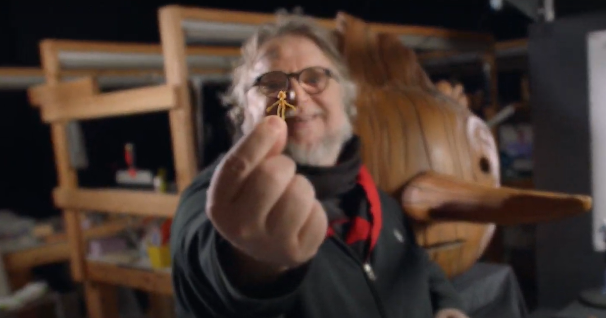 Foto: Guillermo del Toro nos bastidores de Pinóquio - (Crédito: Reprodução/Netflix Tudum)