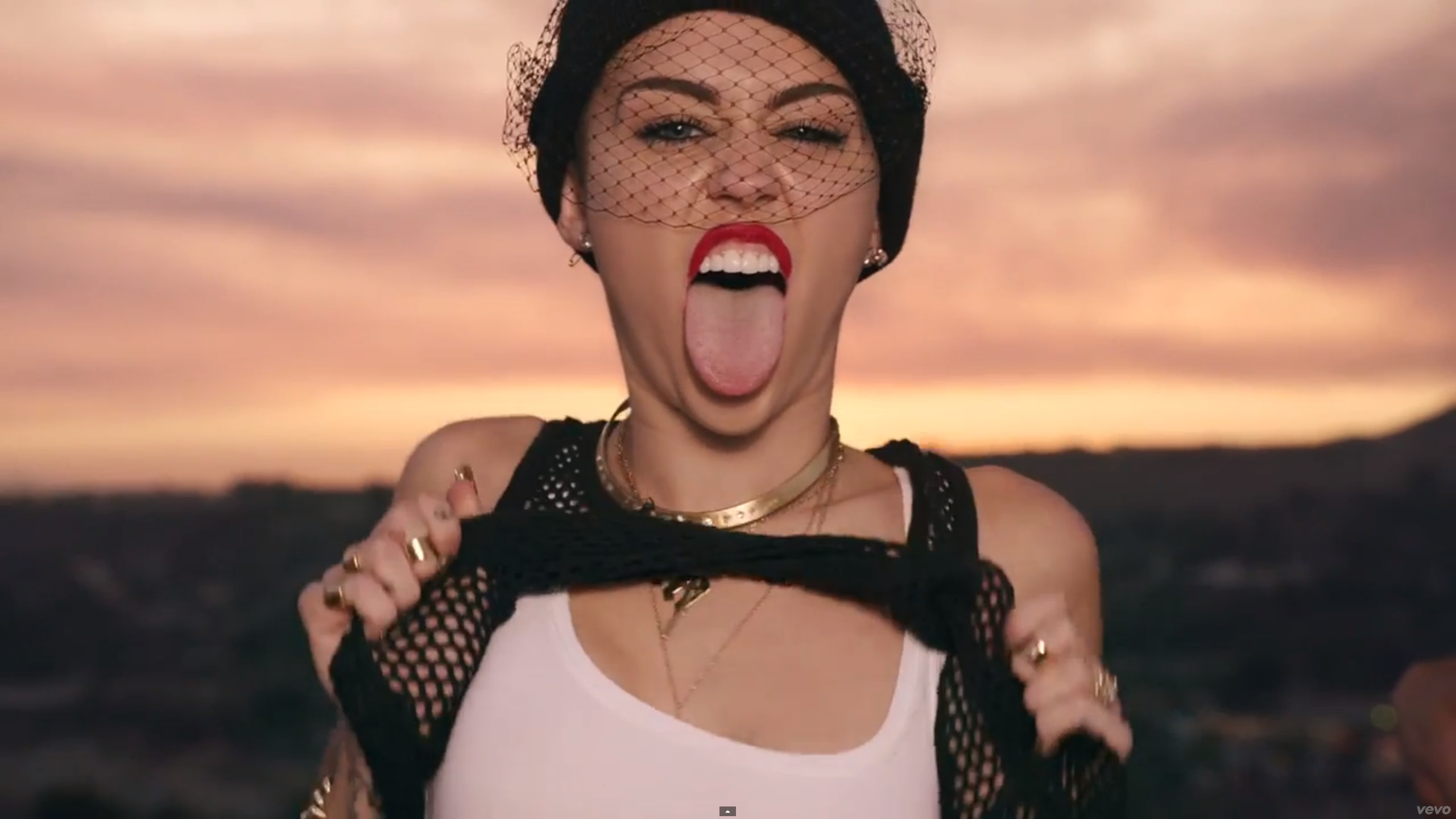 Miley Cyrus no clipe de We Can't Stop