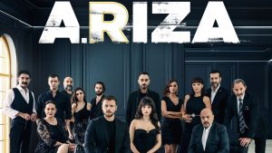 Atores e personagens da série turca Ariza e de frente a atriz Ayça Ayşin Turan