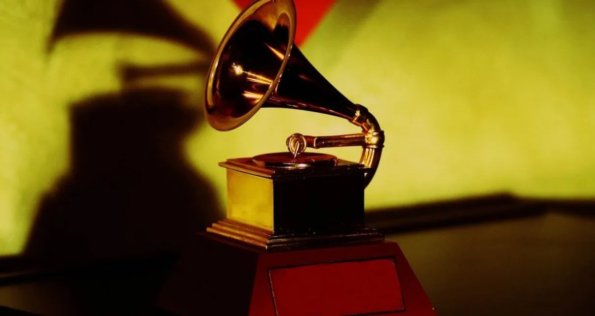 Imagem do gramofone dourado, prêmio distribuído na cerimônia do Grammy Latino 2023.