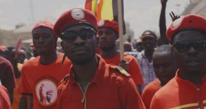 Bobi Wine, protagonista da história, em um comício na Uganda.