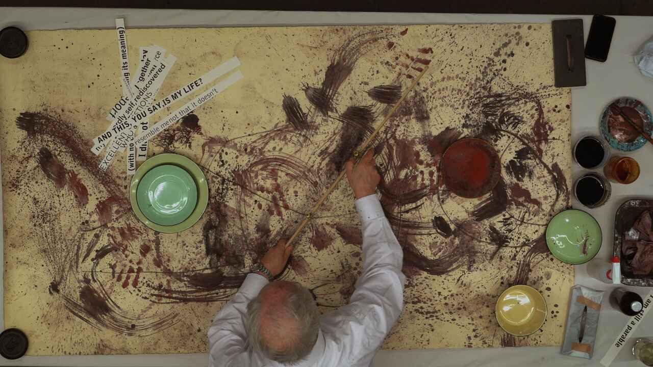 william kentridge fazendo uma obra de arte em self portrait as a coffee pot