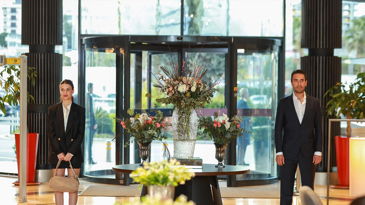 Foto dos atores de Çift Kişilik Oda.