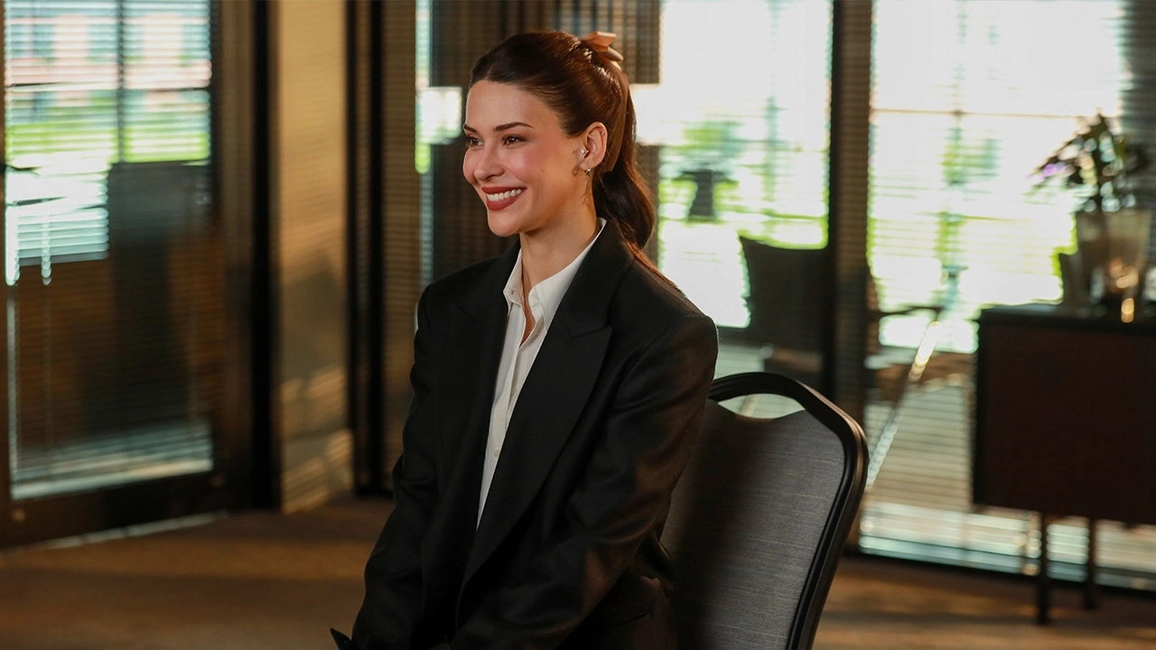 Foto da personagem Nilüfer.