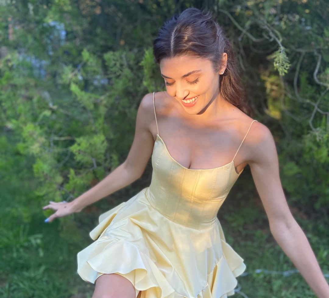 Foto de Hande Erçel como Eda