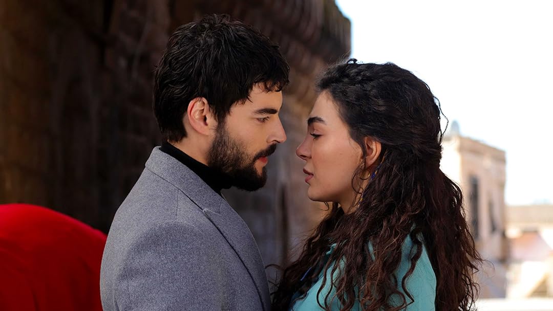 Foto dos protagonistas de Hercai no resumo da semana.