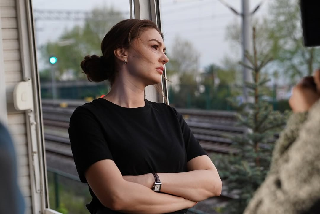 Burcu Özberk no papel de Sare.