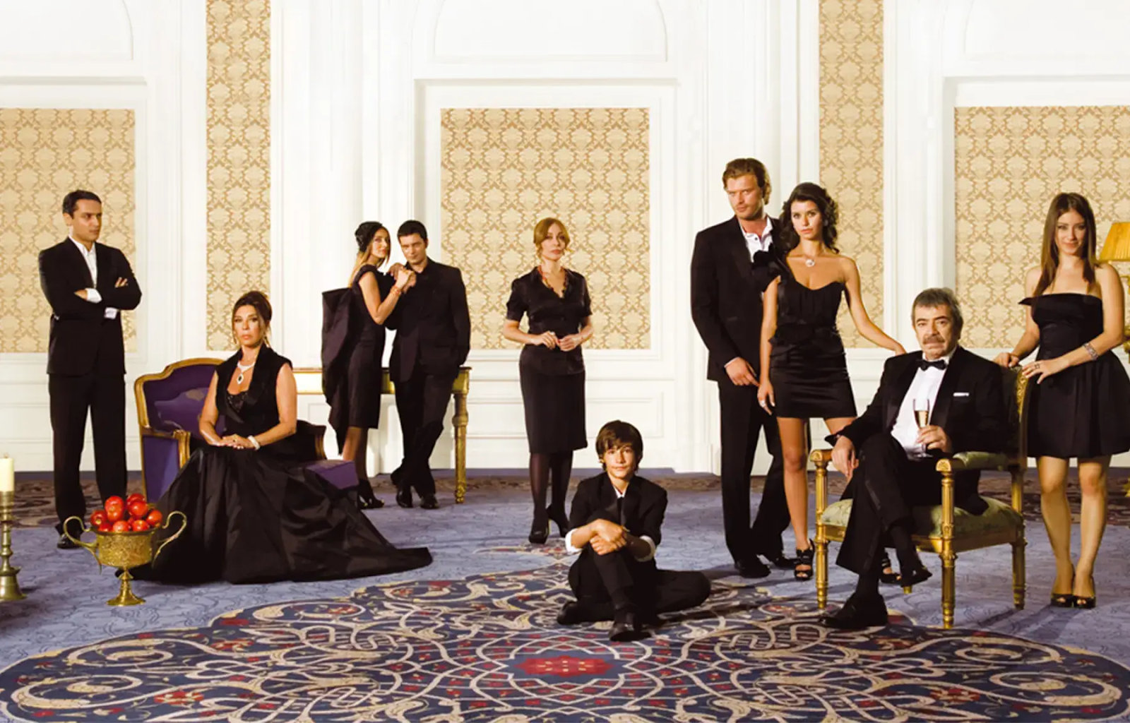 Foto da dizi de sucesso Aşk-ı Memnu.