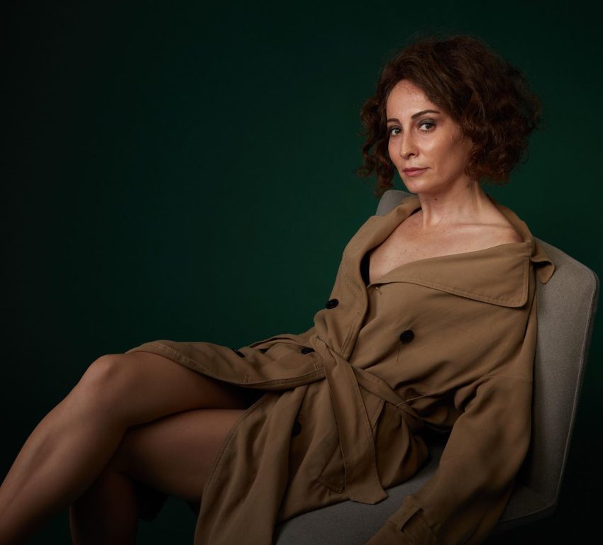 Foto da atriz Sezin Bozacı no resumo da semana.