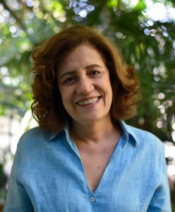 Foto da escritora Míriam Leitão. 