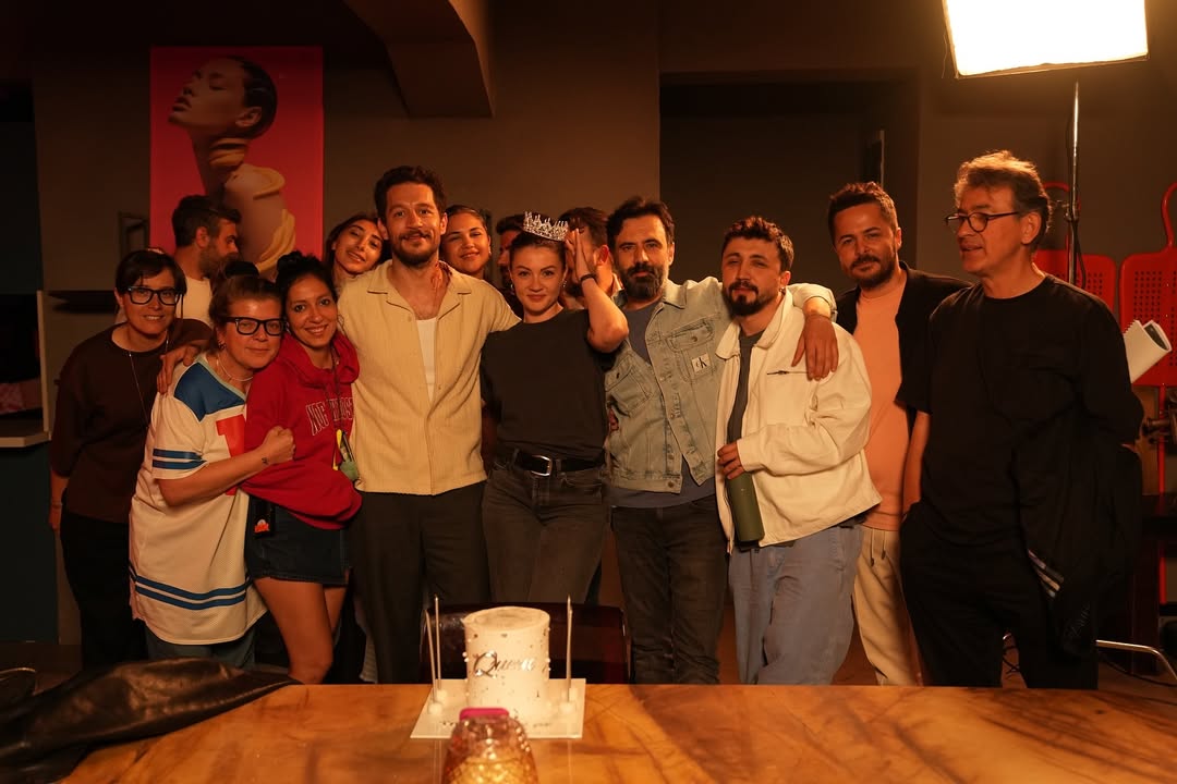 Foto da equipe de Son Kare no resumo.