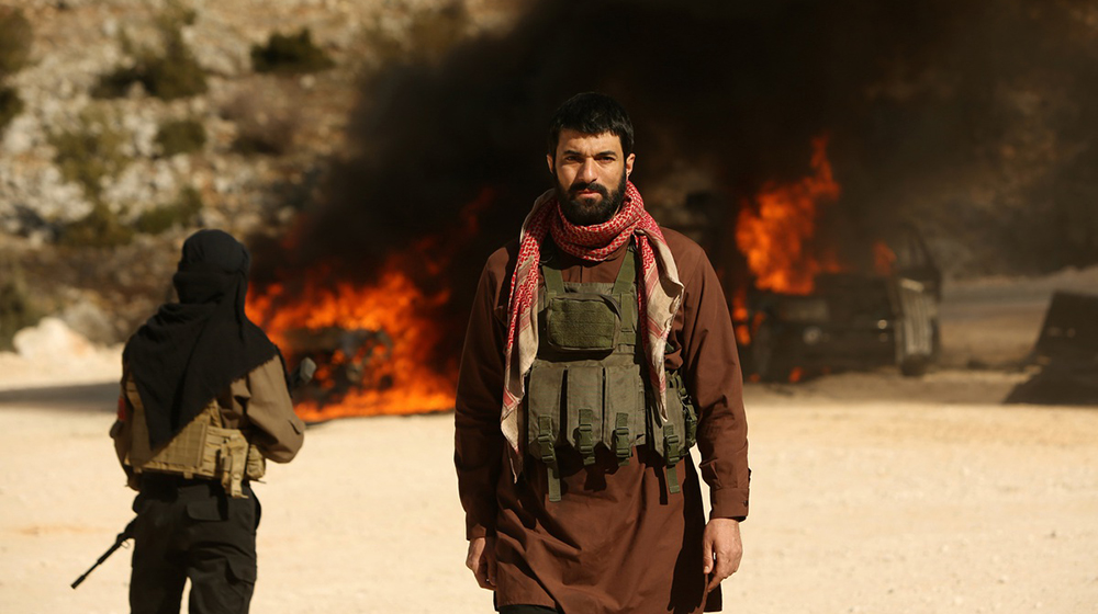 Foto do ator na série A Fuga.