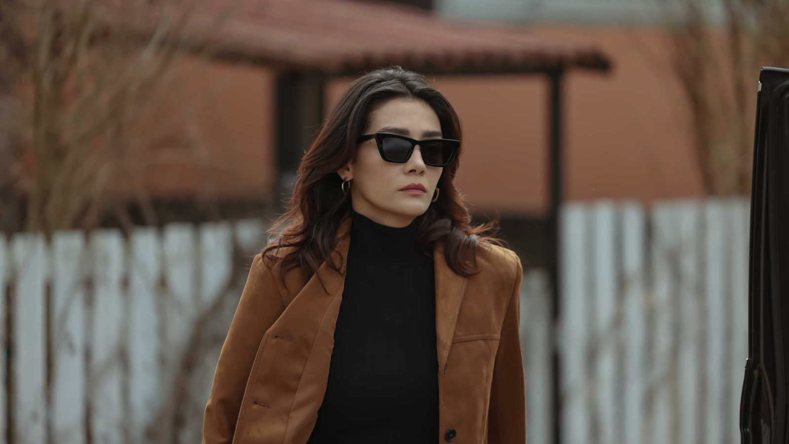 Foto de Aybüke como Neslihan.