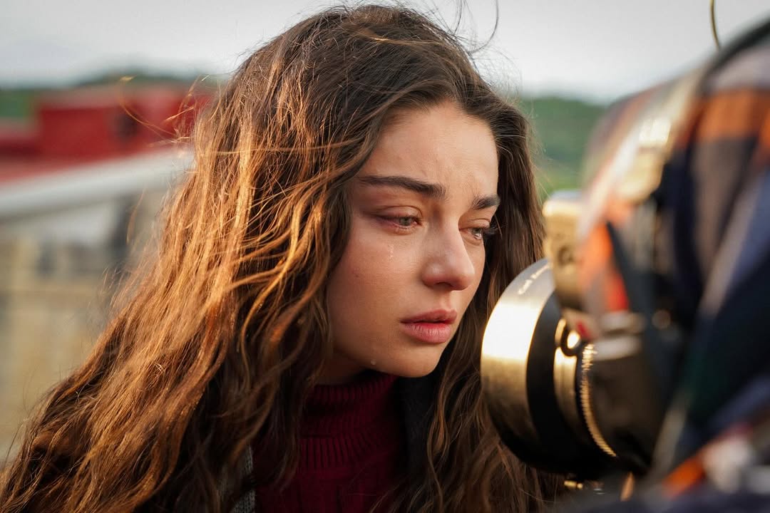 Foto de Ayça Ayşin Turan em Rüzgarlı Pazar.