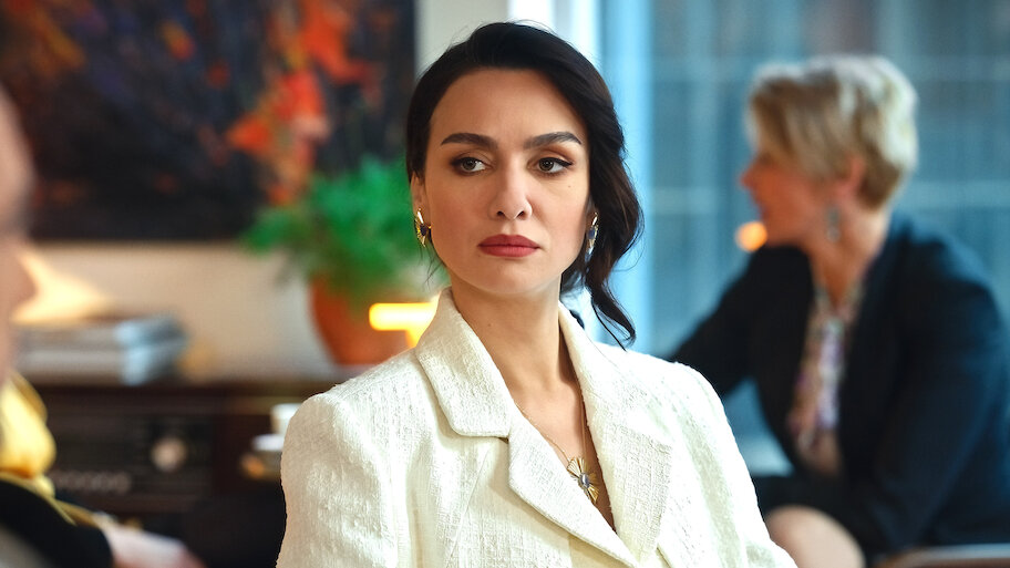 Foto de Birce como Lale Kıran.