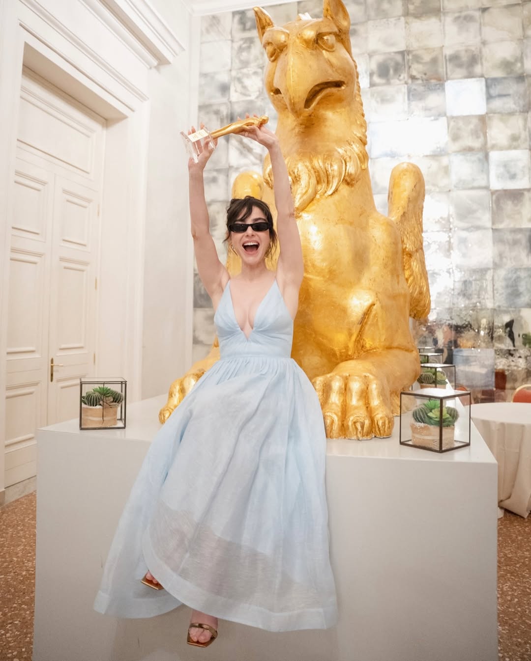 Foto Özge no resumo.