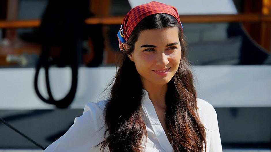 Foto de Tuba Büyüküstün em Sefirin Kızı.