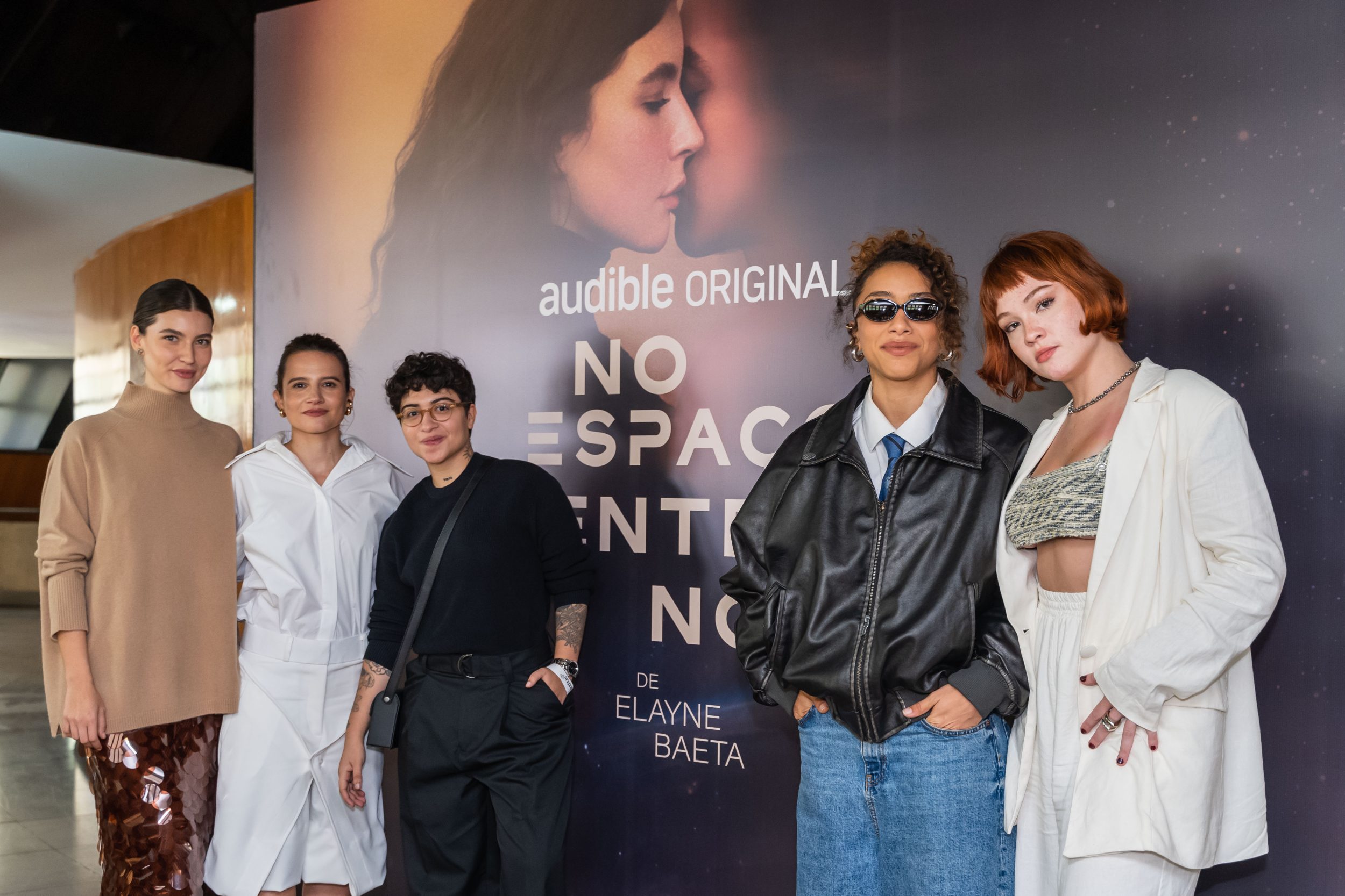 No Espaço Entre Nós