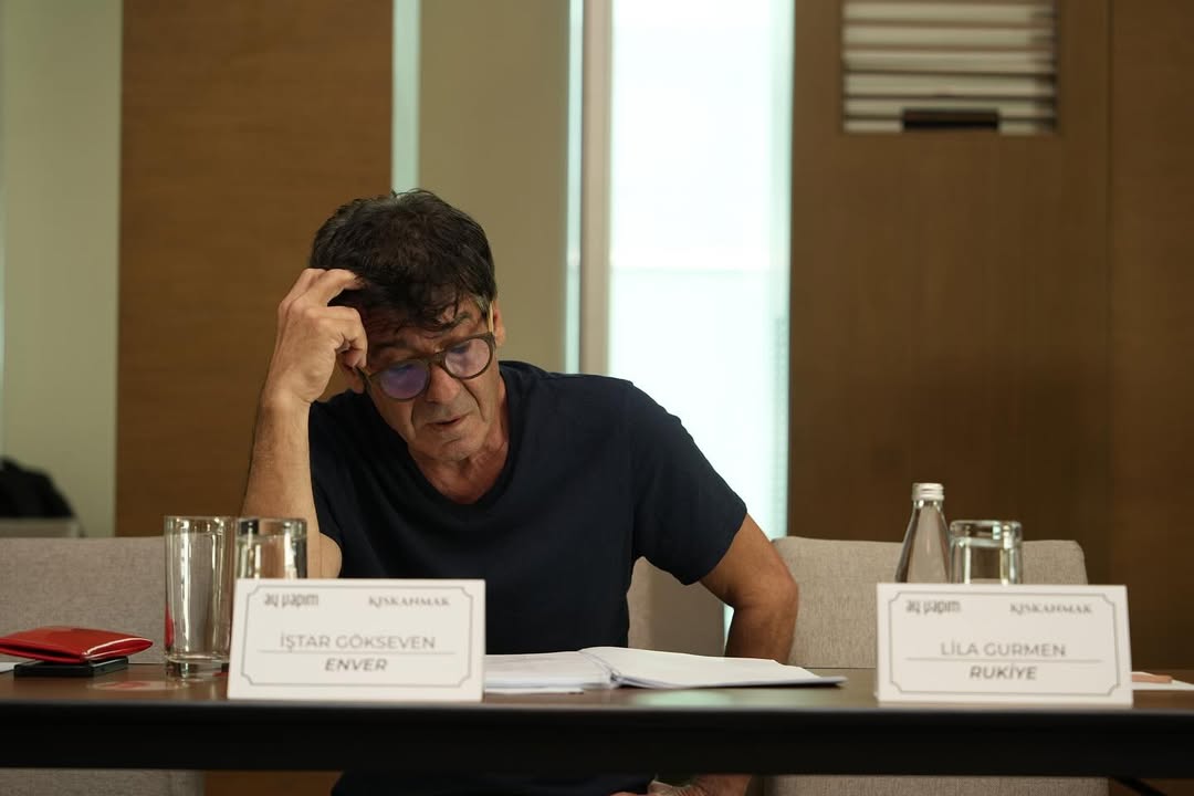 Foto leitura de roteiro.