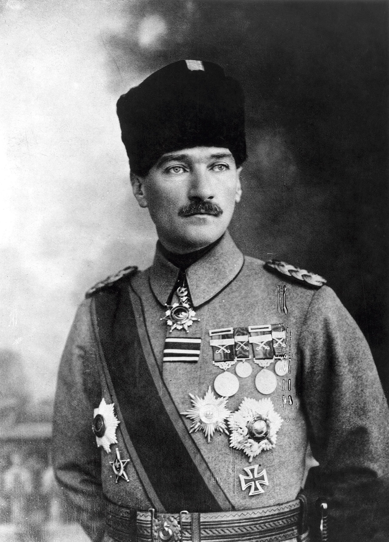 Foto em preto e branco de Mustafá Kemal Atatürk