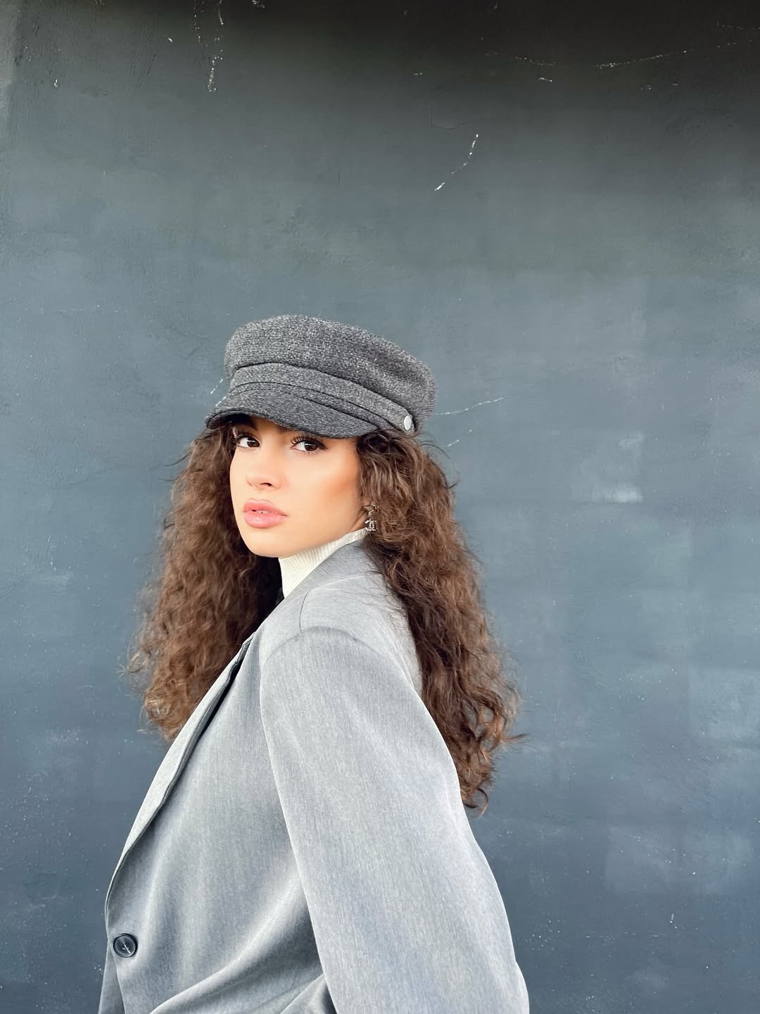 Atriz Su Burcu Yazgı Coşkun