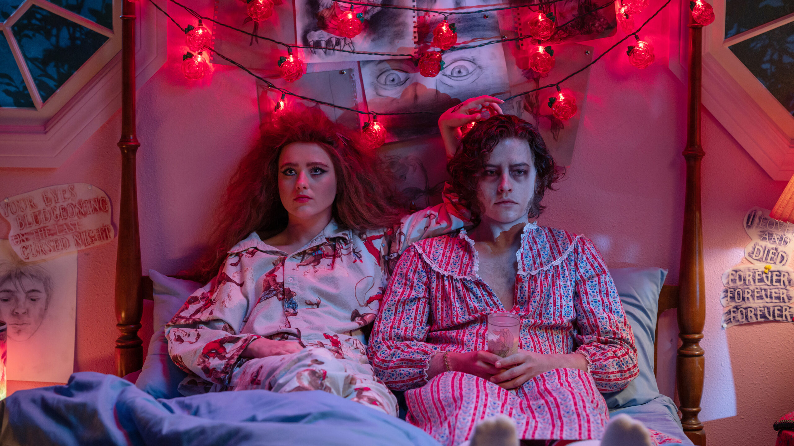 Imagem do filme Lisa Frankenstein, com Kathryn Newton e Cole Sprouse