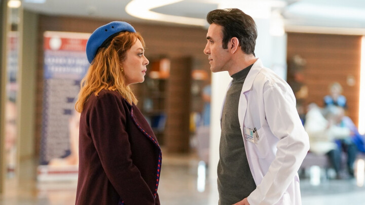 Bahar e Timur conversando.