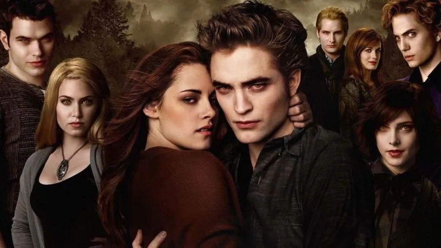 Capa com os atores da saga Crepúsculo