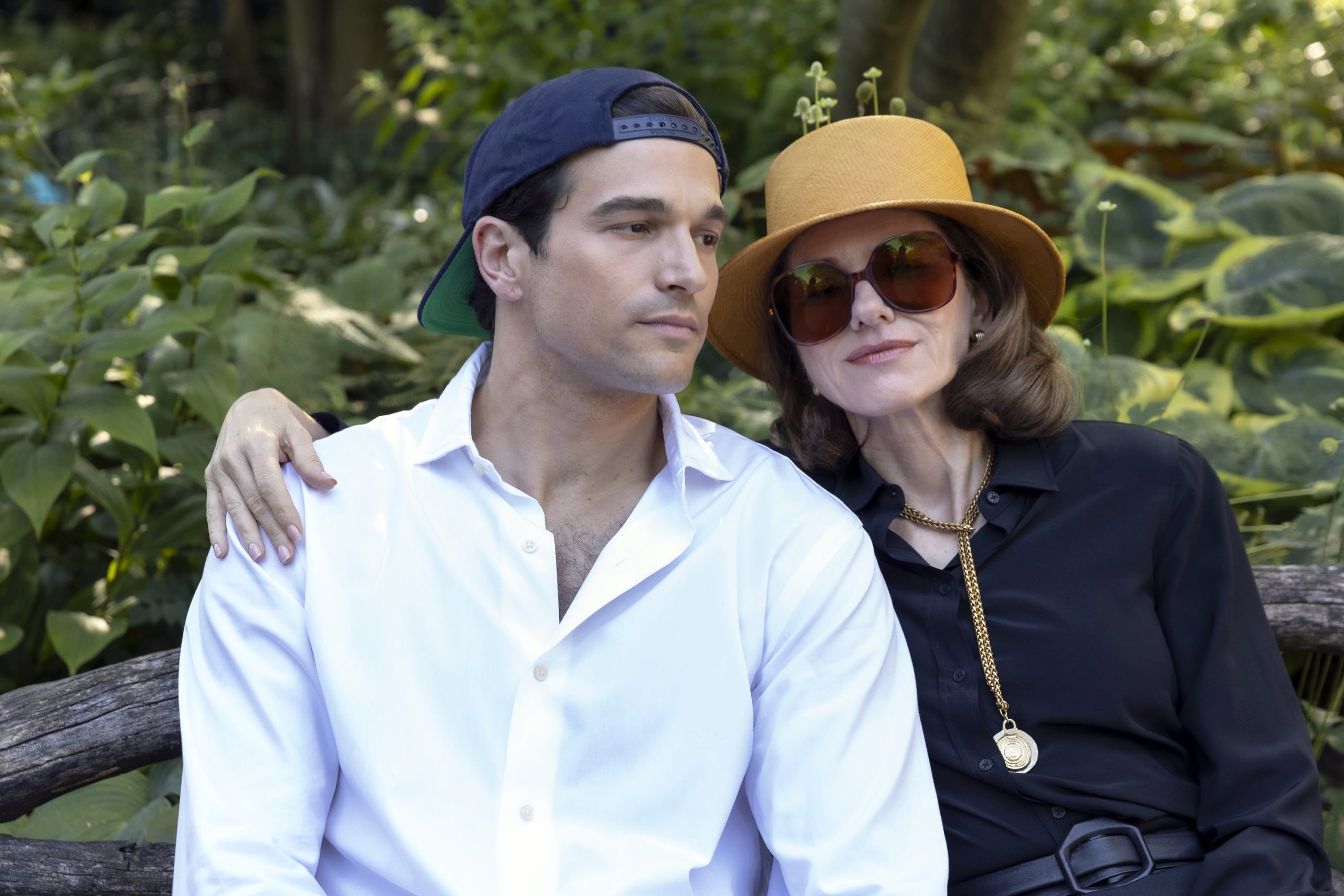 Paul Anthony Kelly como John F. Kennedy Jr. e Naomi Watts como Jacqueline Kennedy Onassis