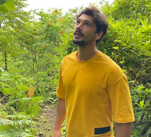 Foto do ator turco Deniz Can Aktaş