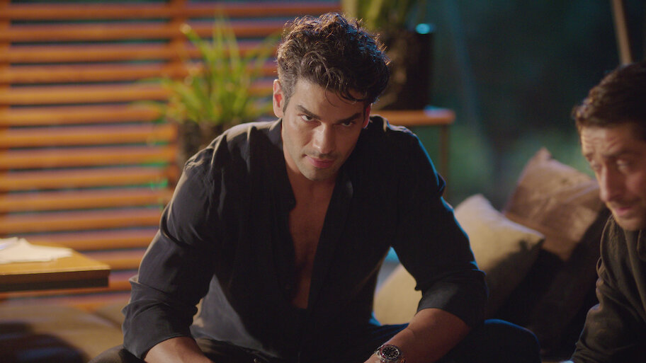 Sükrü Özyildiz em cena de Táticas do Amor