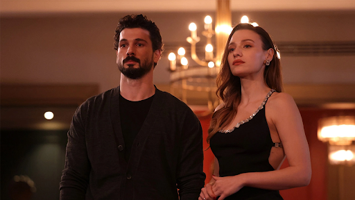  Deniz Can Aktaş e Sümeyye Aydoğan contracenando em Yeraltı 