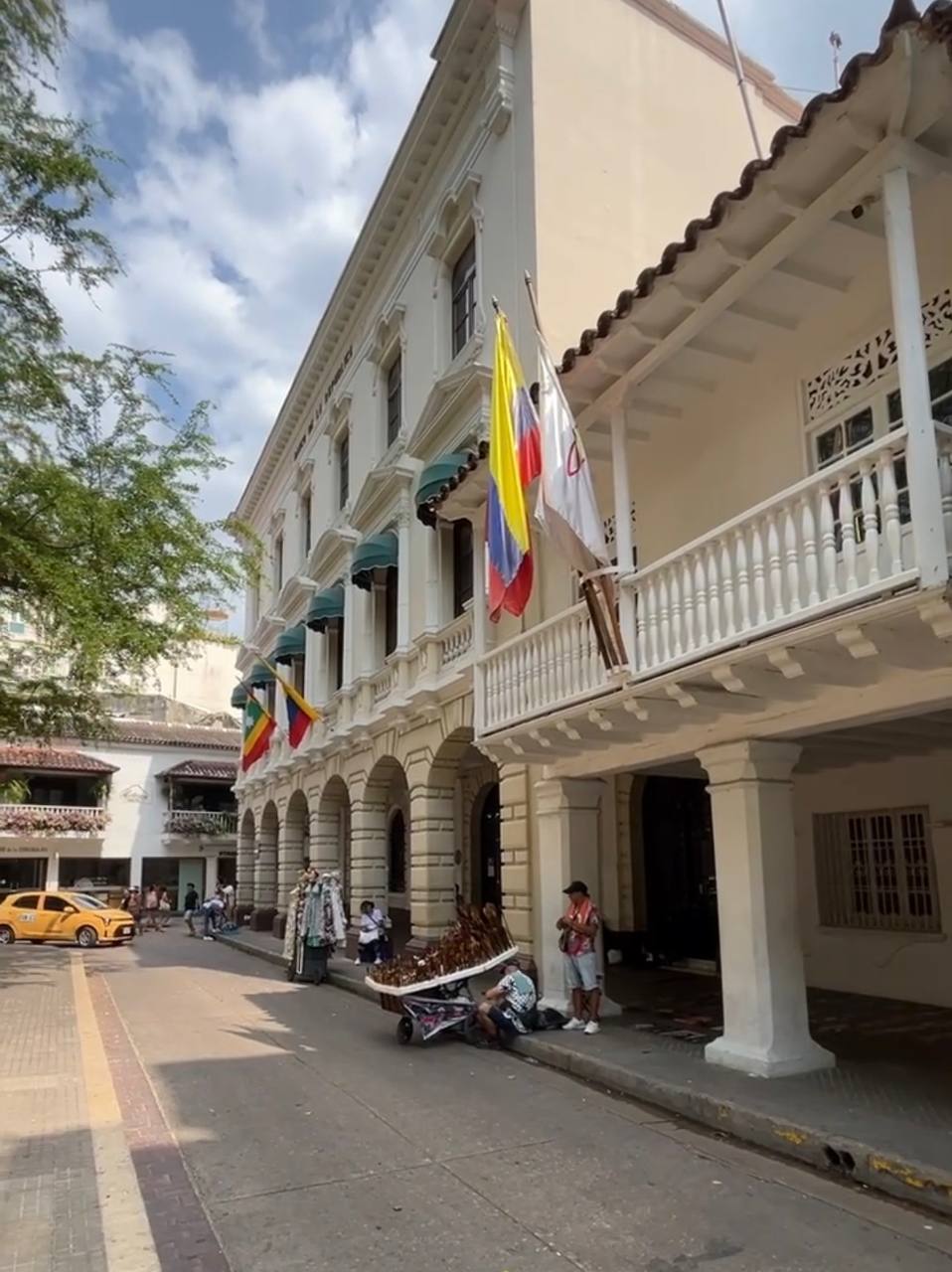 Foto da rua dos arcos, próxima a Praça Simón Bolívar