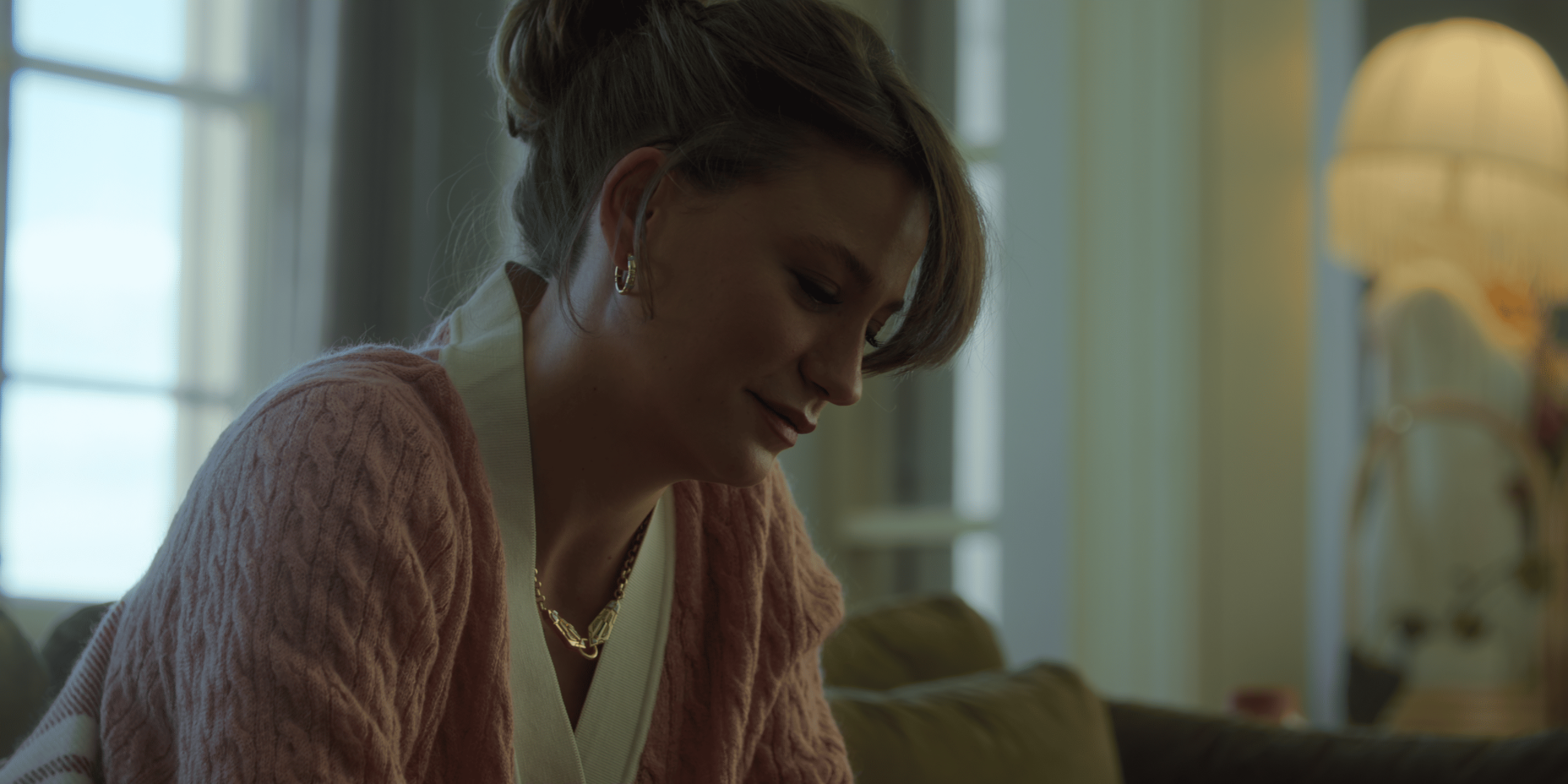 Serenay Sarikaya em Próximo! (Kimler Geldi Kimler Geçti, 2024)