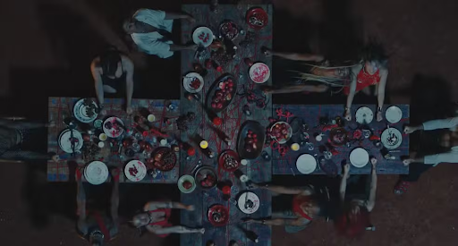 Cena do clipe de Desgraça da Anitta