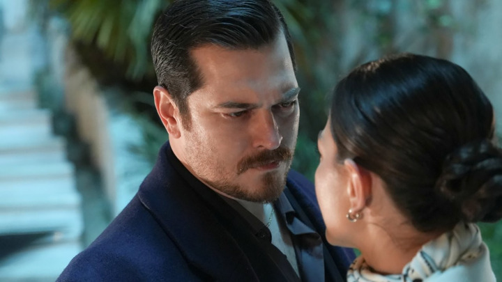 Protagonistas de Eşref Rüya