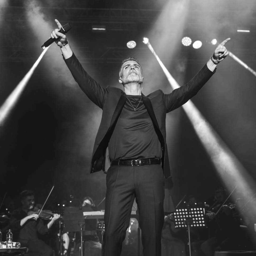 Özcan Deniz no palco