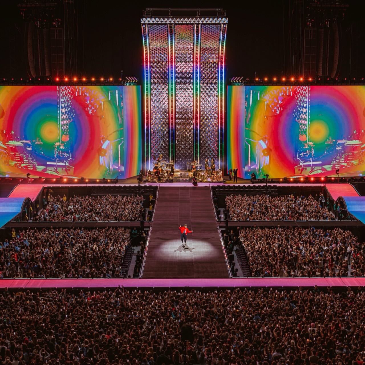 Foto do palco da Together, Together Tour