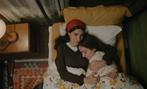 Esme e Eleni, de Taşacak Bu Deniz 