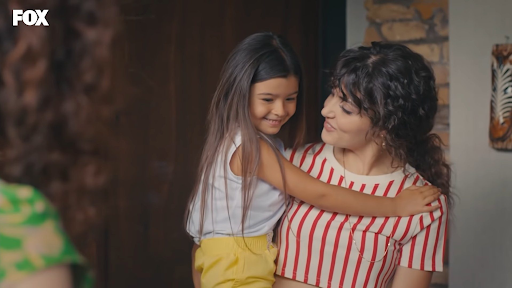 Eda Yildiz e sua filha em Será isso amor