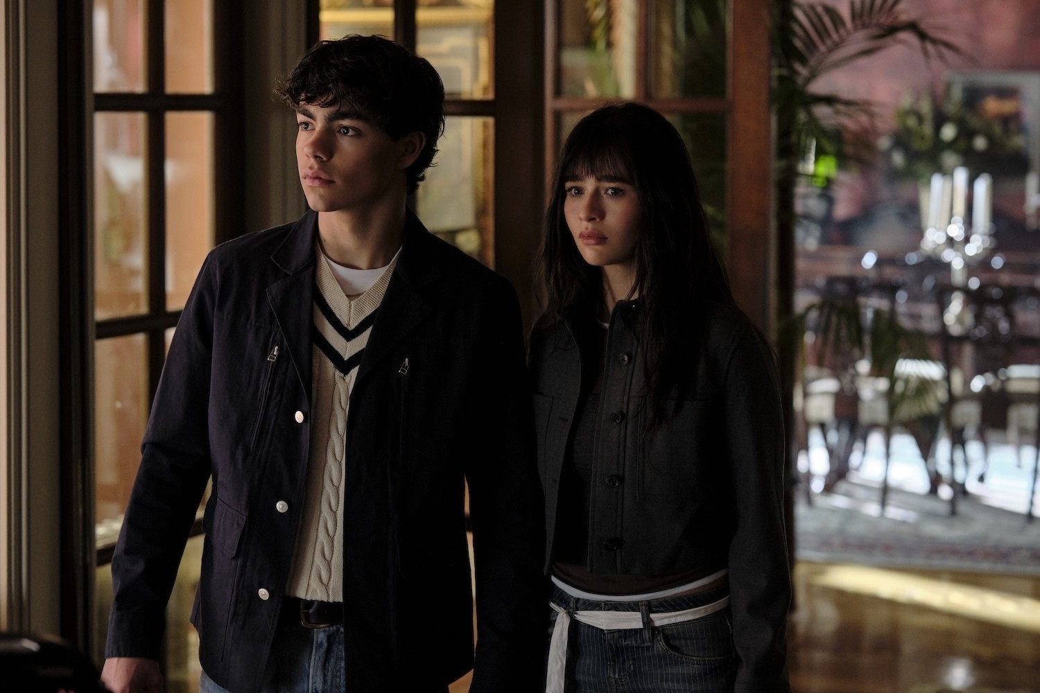 Malachi Barton e Malina Pauli Weissman em Coven Academy
