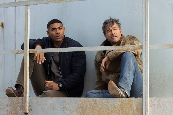 Aaron Pierre e Kyle Chandler vivem John Stewart e Hal Jordan, protagonistas de 'Lanternas', nova série da DC para a HBO