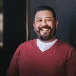 Julie and the Phantoms: uma conversa com o produtor-executivo George Salinas