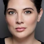 Conheça a autora Taylor Jenkins Reid, nova queridinha de Hollywood