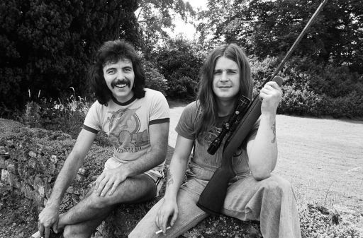 Tony Iommi e Osbourne na fazenda do estúdio Rockfield