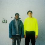 Omar Apollo anuncia Ivory, seu novo álbum, e lança Invincible, parceria com Daniel Caesar