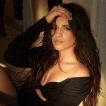 Camila Cabello em foto promocional do seu novo álbum, o Familia