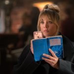 Curiosidades sobre a atriz Kaley Cuoco protagonista da série The Flight Attendant