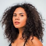 Entrevista | Júlia fala de seu show solo “Júlia Sanchez canta o Amor” e comenta os próximos passos d...